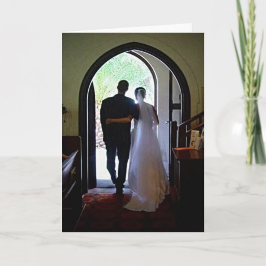 たった今結婚しましたカップル離れの教会のグリーティングカード カード (正面)