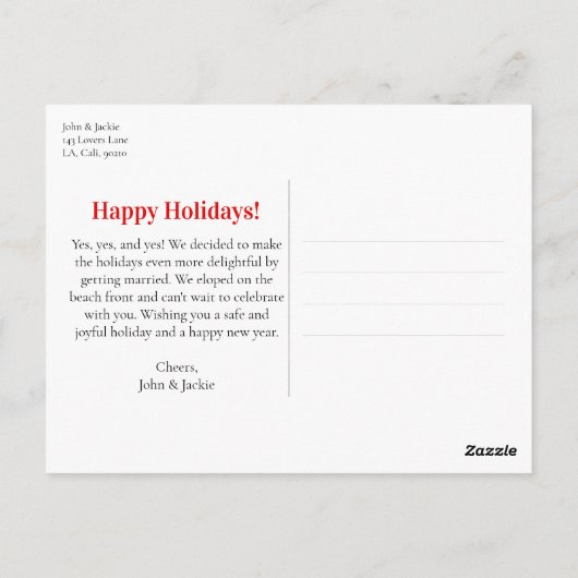 たった今結婚しましたクリスマスホリデーレッドモダン ポストカード (裏面)