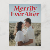 たった今結婚しましたクリスマスホリデーレッドモダン ポストカード (正面)