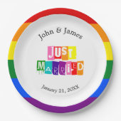 たった今結婚しましたゲイ結婚のカップルLGBTQ ペーパープレート (正面)