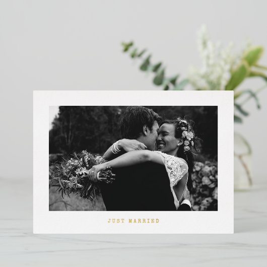 たった今結婚しましたシンプルフォイル写真の発表 箔招待状 (立ち正面)