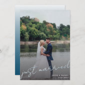 たった今結婚しましたスクリプトオーバーレイブルー結婚フォトのアン 案内状 (正面/裏面)