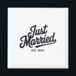 たった今結婚しましたス結婚ト2025年の妻ブリッド夫妻 マグネット<br><div class="desc">たった今結婚しましたス結婚ト2025の妻と花婿の夫人</div>