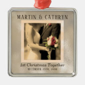 たった今結婚しましたセピ結婚アの第1クリスマス メタルオーナメント (正面)