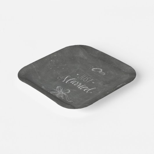 たった今結婚しましたチョーク結婚ボードリングや輪ベルズスクエア ペーパープレート (傾斜あり)