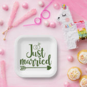 たった今結婚しましたハンターグリーン ペーパープレート (パーティー)