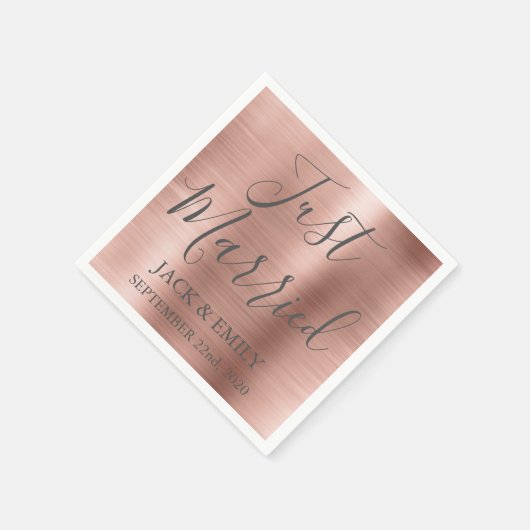 たった今結婚しましたバラ金ゴールド赤面ピンクナプキンス スタンダードカクテルナプキン (角)