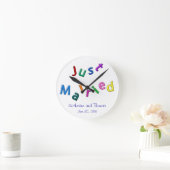 たった今結婚しましたパーソナライズされたの混乱 ラウンド壁時計 (ホーム)