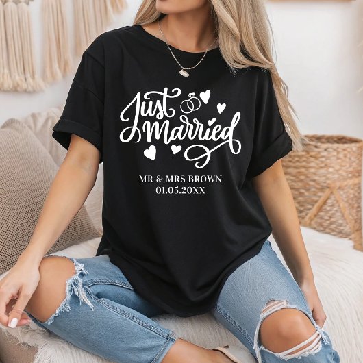たった今結婚しましたパーソナライズされたカップルのマ結婚ッチング Tシャツ
