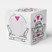 たった今結婚しましたパーソナライズされたハネムーンカーハートボックス フェイバーボックス (正面サイド)