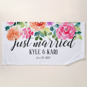 たった今結婚しましたパーソナライズされた結婚のハネムーンタオル ビーチタオル (正面)