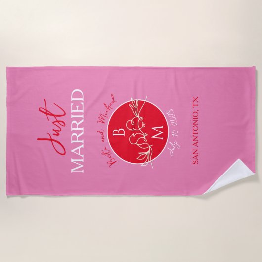 たった今結婚しましたパーソナライズされた結婚の ビーチタオル (正面)