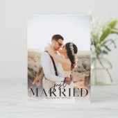 たった今結婚しましたフォトブラックタイポグラフィのお知らせ 招待状 (スタンド正面)