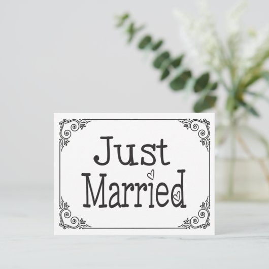 たった今結婚しましたブラック&ホワイトハート結婚のはがき 案内ポストカード (スタンド正面)