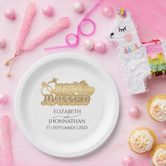 たった今結婚しましたモダンエレガント金ゴールドカップル名 ペーパープレート (パーティー)