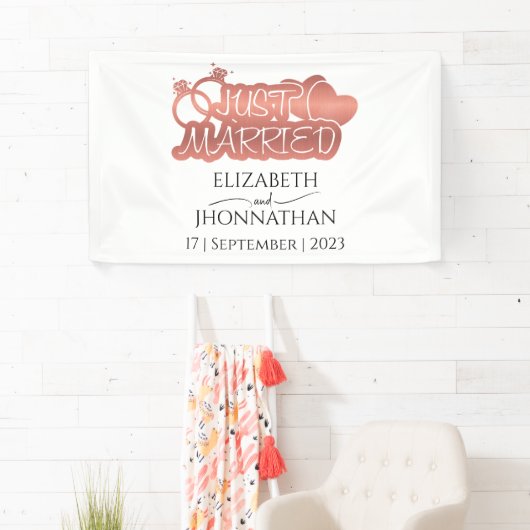 たった今結婚しましたモダンバラゴールドフォイルハートカップル 横断幕 (インサイチュ)