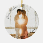 たった今結婚しましたモダンミニマリスト結婚カップル セラミックオーナメント (正面)