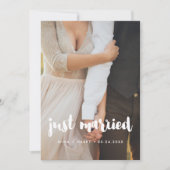 たった今結婚しましたモダン結婚タイポグラフィの写真カード 案内状 (正面)