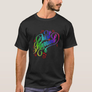 たった今結婚しましたレズビアンゲイバイセクシュアルシャツTシャツ Tシャツ