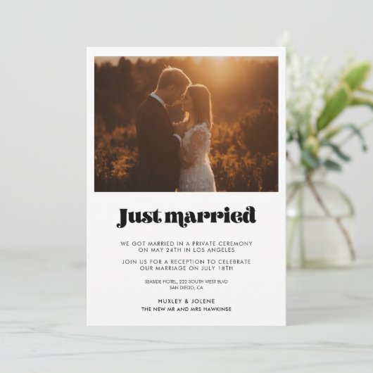 たった今結婚しましたヴィンテージのレトロスクリプトの発表 招待状 (スタンド正面)