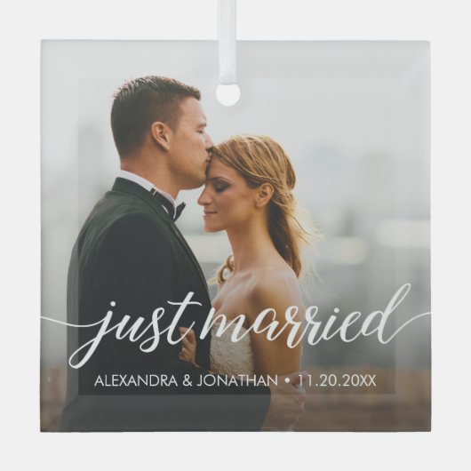 たった今結婚しました初めてのクリスマスカスタムの写真の名前 ガラスオーナメント (正面)