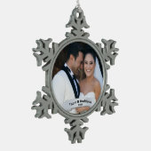 たった今結婚しました初めてのクリスマスキープサケ スノーフレークピューターオーナメント (左)