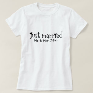 たった今結婚しました夫妻の新しい結婚タイポグラフィ Tシャツ