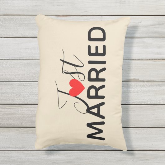 たった今結婚しました屋外枕 アウトドアクッション (裏面(縦))