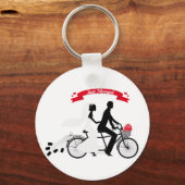 たった今結婚しました新郎新婦タンデム自転車 キーホルダー (正面)
