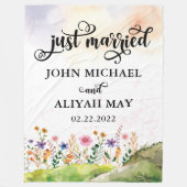 たった今結婚しました毛布（水彩ワイルドフラワー付） フリースブランケット (正面)