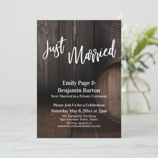 たった今結婚しました素朴木製バレル披露宴 招待状 (スタンド正面)