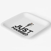 たった今結婚しました結婚の新郎新婦 ペーパープレート (傾斜あり)