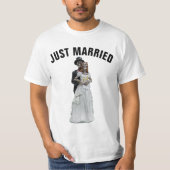 たった今結婚しました結婚のTシャツ Tシャツ (正面)