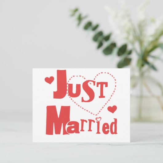 たった今結婚しました赤いハート 案内ポストカード (スタンド正面)