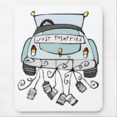 たった今結婚しました車の抗力缶 マウスパッド (正面)