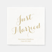たった今結婚しました金ゴールドカスタムスクリプトエレガントな結婚式 スタンダードカクテルナプキン (正面)