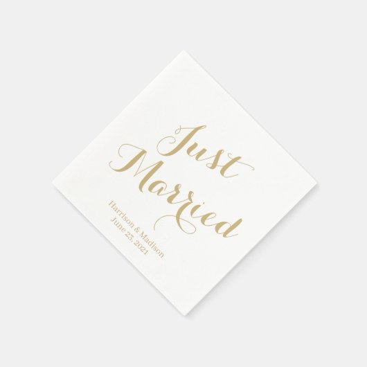 たった今結婚しました金ゴールドカスタムスクリプトエレガントな結婚式 スタンダードカクテルナプキン (角)