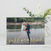 たった今結婚しました金ゴールドスクリプ結婚ト重ね合わせ 案内状 (スタンド正面)