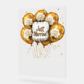 たった今結婚しました金ゴールドバルーン白バラ アクリルサイン (傾斜)