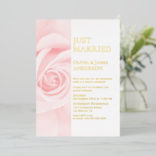 たった今結婚しました金ゴールド文字ピンクローズウェディング 箔招待状 (立ち正面)