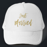 たった今結婚しました金箔及び白トラック帽 キャップ<br><div class="desc">たった今結婚しましたゴールドフォイルと彼女のための白トラック運転手の帽子。</div>