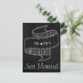 たった今結婚しました黒白結婚板 案内ポストカード (スタンド正面)