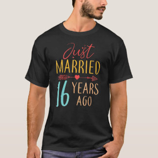 たった今結婚しました16年前レトロカップル16thアニーブ tシャツ