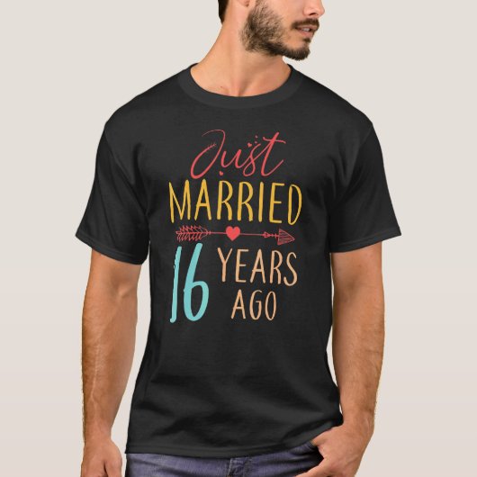 たった今結婚しました16年前レトロカップル16thアニーブ tシャツ (正面)