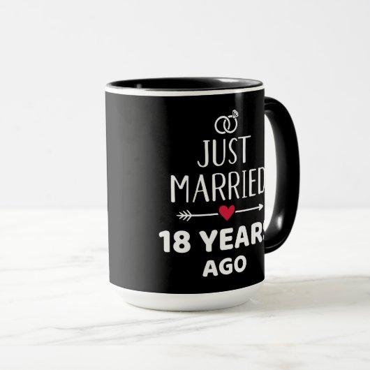たった今結婚しました18年前18年結婚記念日 マグカップ (正面右)