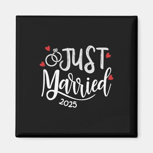 たった今結婚しました2025 – 花嫁と花婿結婚のリングや輪 マグネット (正面)