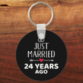 たった今結婚しました24年前24結婚周年 キーホルダー (正面)