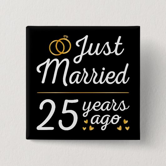 たった今結婚しました25年前II 缶バッジ (正面)