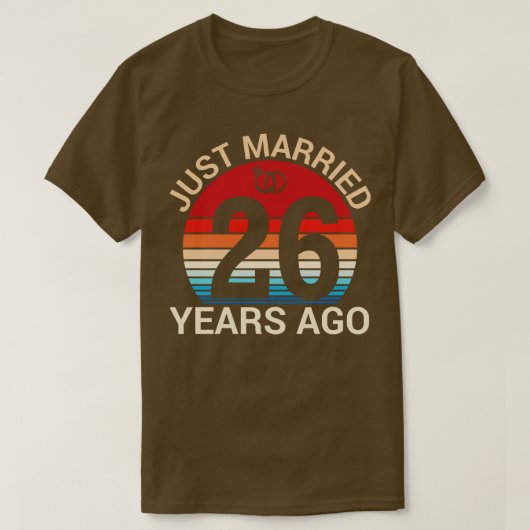 たった今結婚しました26年前ハス妻アニバー結婚したバー Tシャツ (デザイン正面)