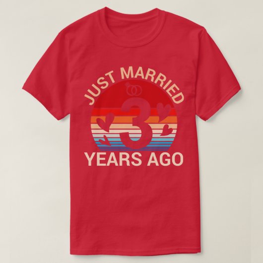 たった今結婚しました3年前ハス妻アニバー結婚したズ Tシャツ (デザイン正面)